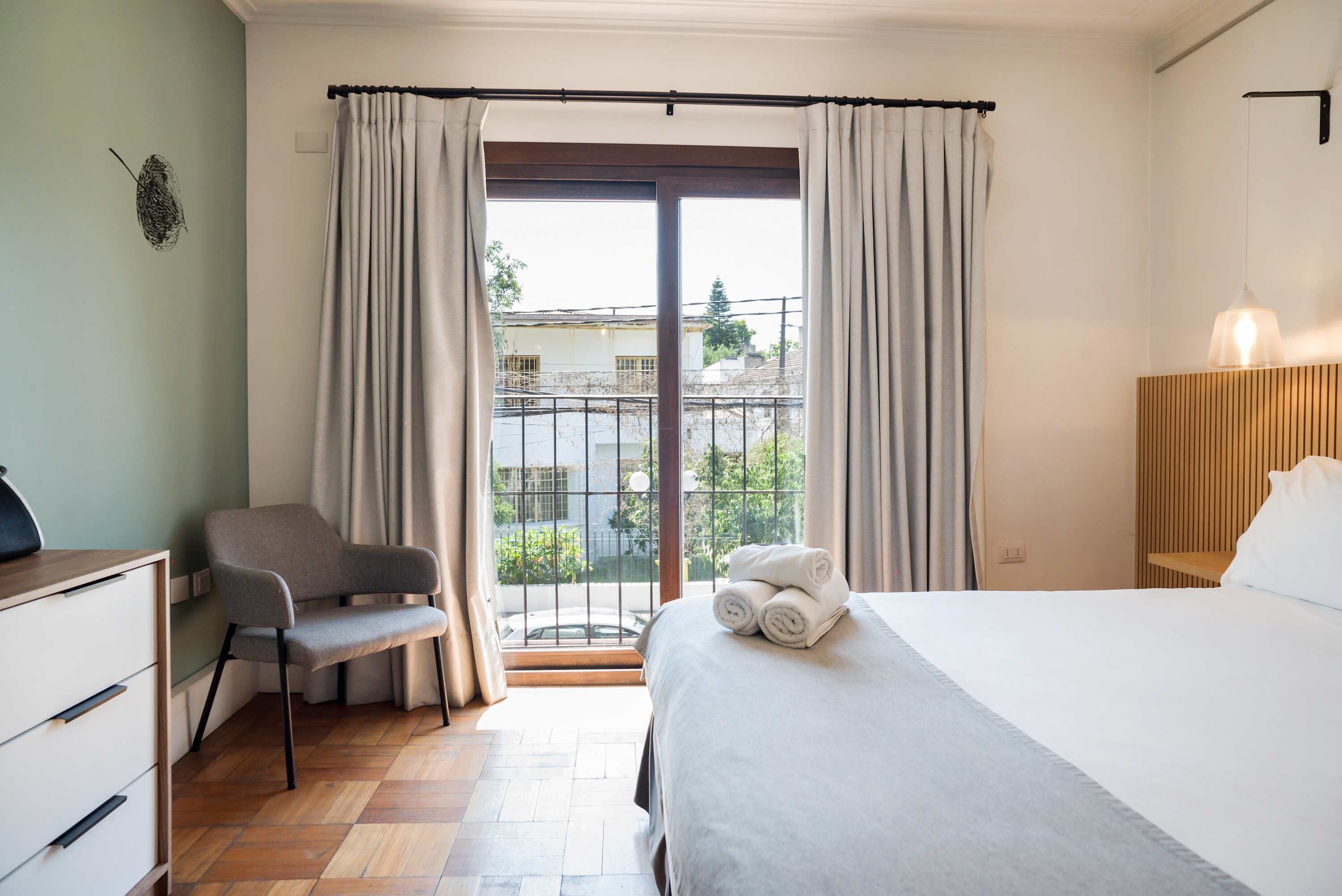 Bureau, fer et planche à repasser, Wi-Fi gratuit, draps fournis