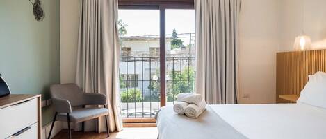 Bureau, fer et planche à repasser, Wi-Fi gratuit, draps fournis