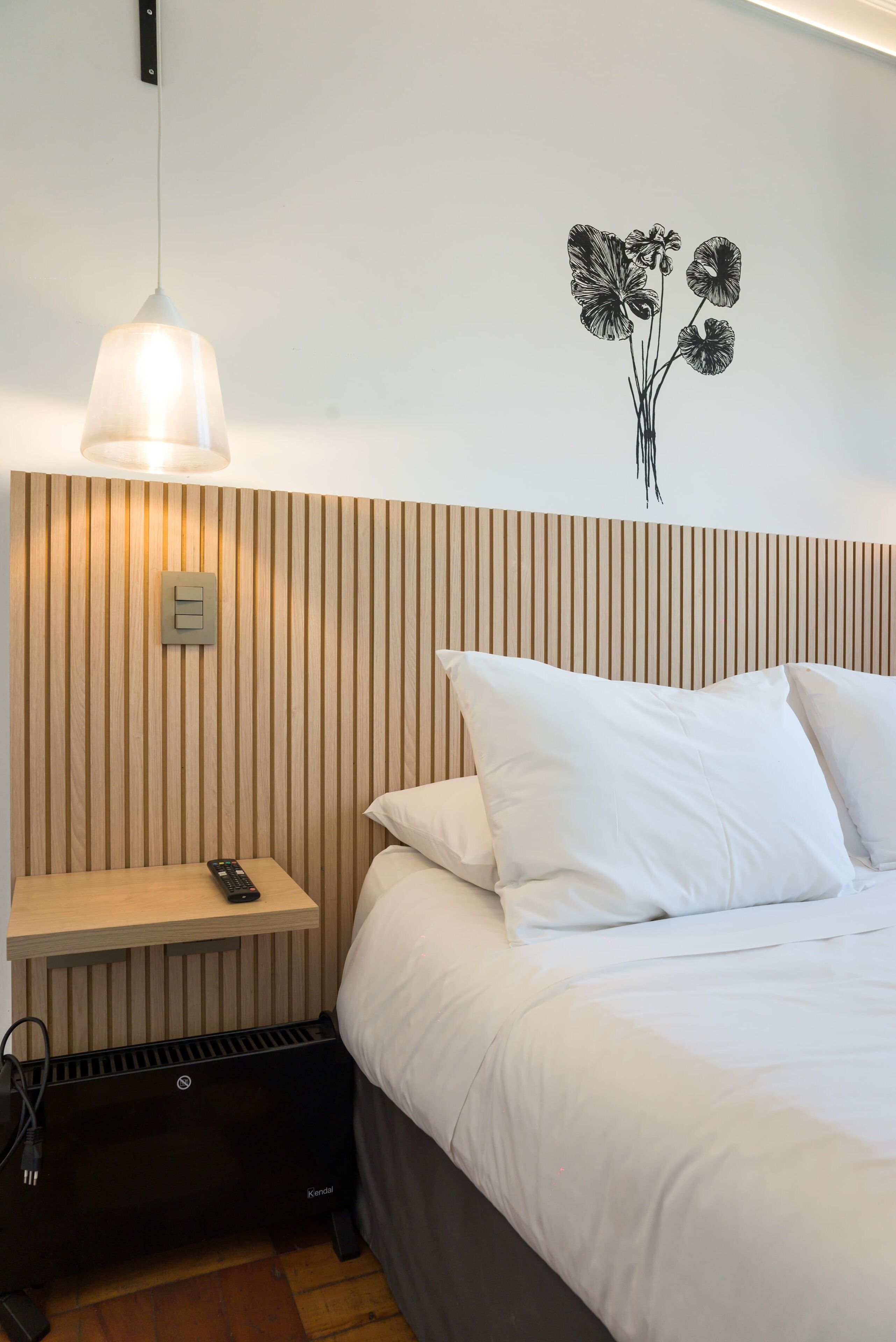 アイロン / アイロン台、WiFi (無料)、ベッドシーツ