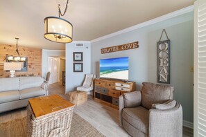 TV - White Caps 402 by Liquid Life (Orange Beach)