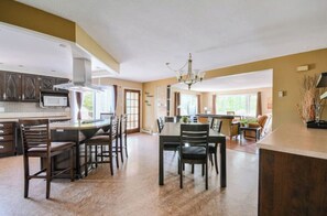 Interior - Chalet Béatitude (Val-des-Bois)