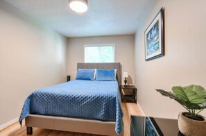 Cuna de viaje, wifi gratis y ropa de cama 