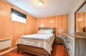 Vauvan matkasänky, ilmainen Wi-Fi, vuodevaatteet