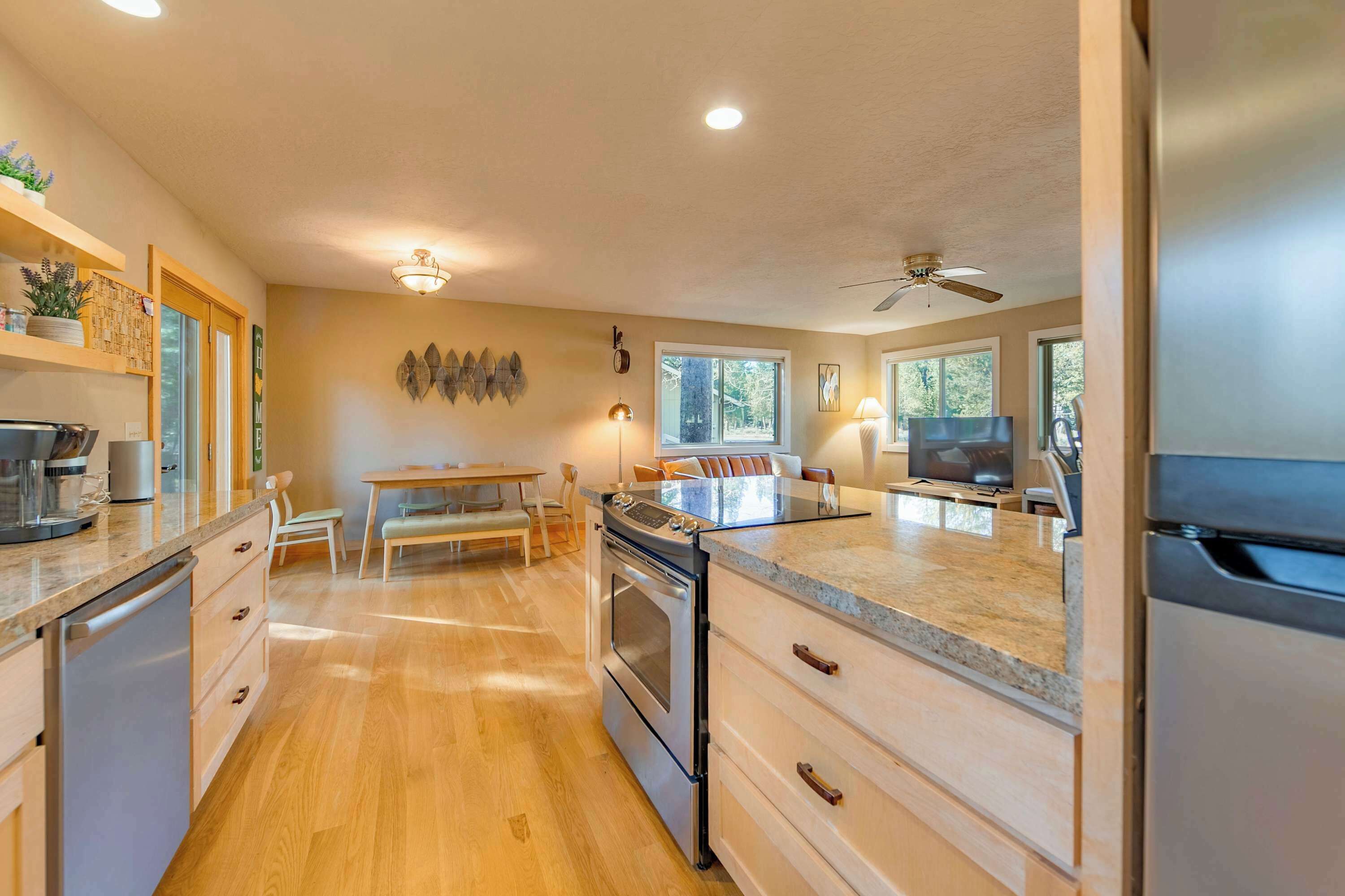 冰箱、微波炉、烤箱、炉灶