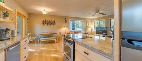 冰箱、微波炉、烤箱、炉灶