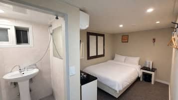 Double Room | Free WiFi, bed sheets