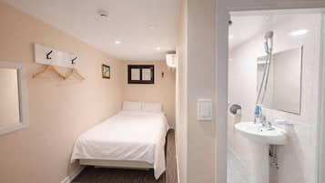 Single Room | Free WiFi, bed sheets