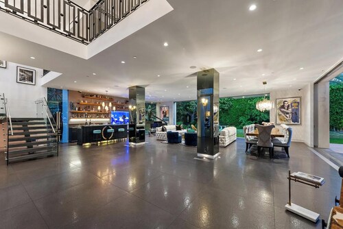 Alta Royale - Exquisite Designer Retreat Near Soho House & Rodeo Drive