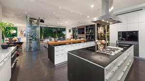 Luxury House, Berbilang Katil, Pool Access, Pool View (Alta Royale) | Dapur peribadi
