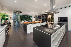 Nhà Cao cấp, nhiều giường, có thể sử dụng hồ bơi, quang cảnh hồ bơi (Alta Royale) | Bếp riêng