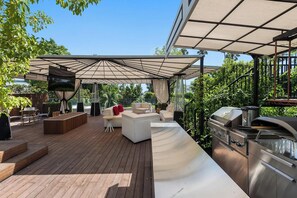 BBQ/picnic area - Alta Royale - Exquisite Designer Retreat Near Soho House & Rodeo Drive (Beverly Hills)