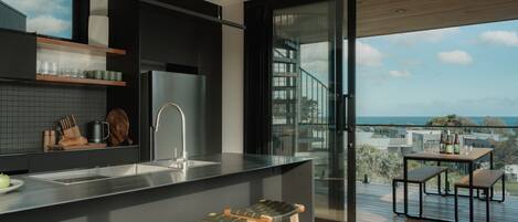 Refrigerador, microondas, horno y parrilla de estufa