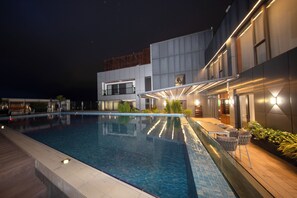 Indoor pool - ESP Hotel (Accra)