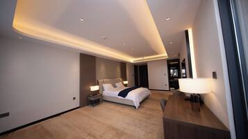 Junior Suite, Balcony, Courtyard View | In-room safe, desk, laptop workspace, soundproofing