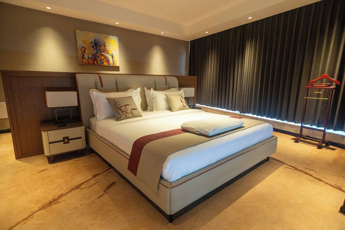 Executive Suite, City View | In-room safe, desk, laptop workspace, soundproofing