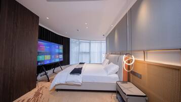 Premium Suite, 1 King Bed, City View | In-room safe, desk, laptop workspace, soundproofing