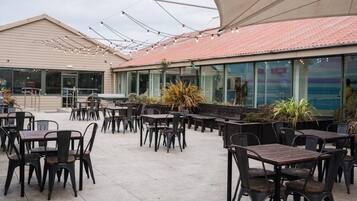 Mobile Home, 3 Bedrooms, Accessible, Smoking | Outdoor dining