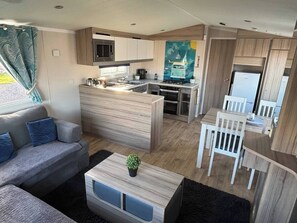 Books - Cozy 3 Bedroom Mobile Home in Longniddry, Perfect for Families (Prestonpans)