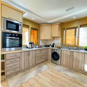 Deluxe Villa, Garden View | Private kitchen - Villa Atlas Issen (Eddir)