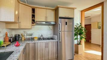 Deluxe Villa, Garden View | Private kitchen | Full-size fridge, microwave, oven, stovetop