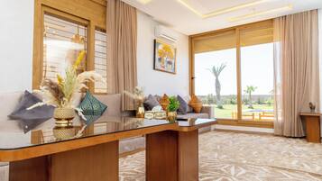 ๋๋ญ์ค ๋น๋ผ, ์ ์ ์ ๋ง | ๊ฑฐ์ค ๊ณต๊ฐ | ์ฅ๋๊ฐ