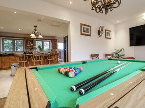 Cottage | Games room - Mellbreak (Ashby-de-la-Zouch)