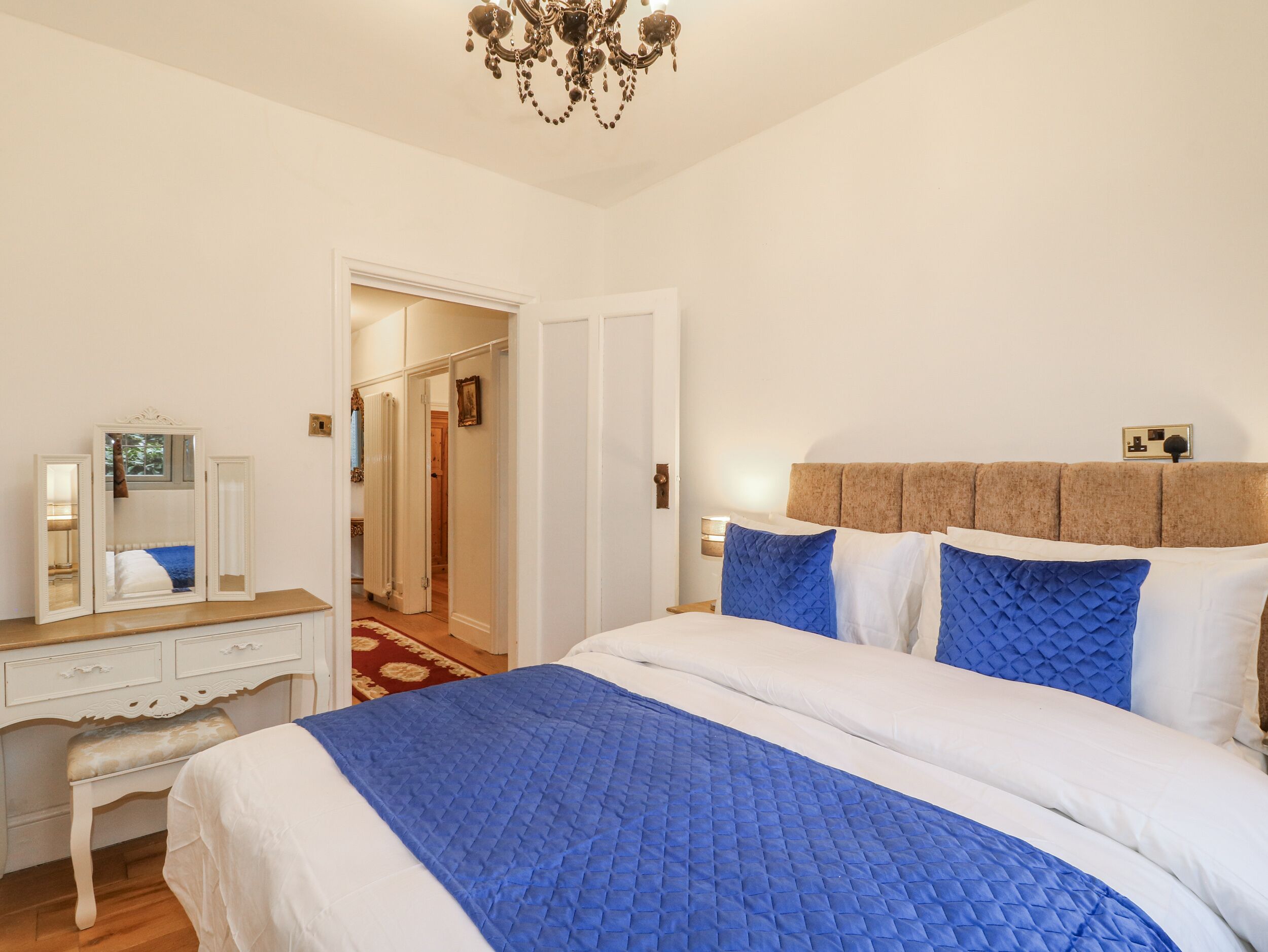 Cottage | 5 bedrooms, individually decorated, individually furnished, free WiFi