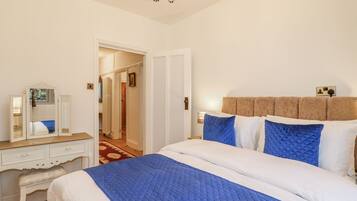 Cottage | 5 bedrooms, individually decorated, individually furnished, free WiFi