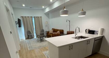 Relaxing 1-bedroom condo with AC in Washington close to metro and hospitals.