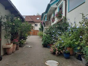 Property grounds - Apartment '1' with Balcony and Wi-Fi (Herbolzheim)