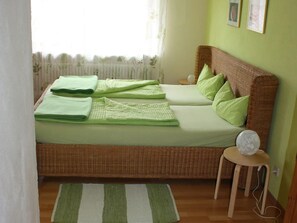 1 bedroom, iron/ironing board, WiFi, bed sheets - Apartment '1' with Balcony and Wi-Fi (Herbolzheim)