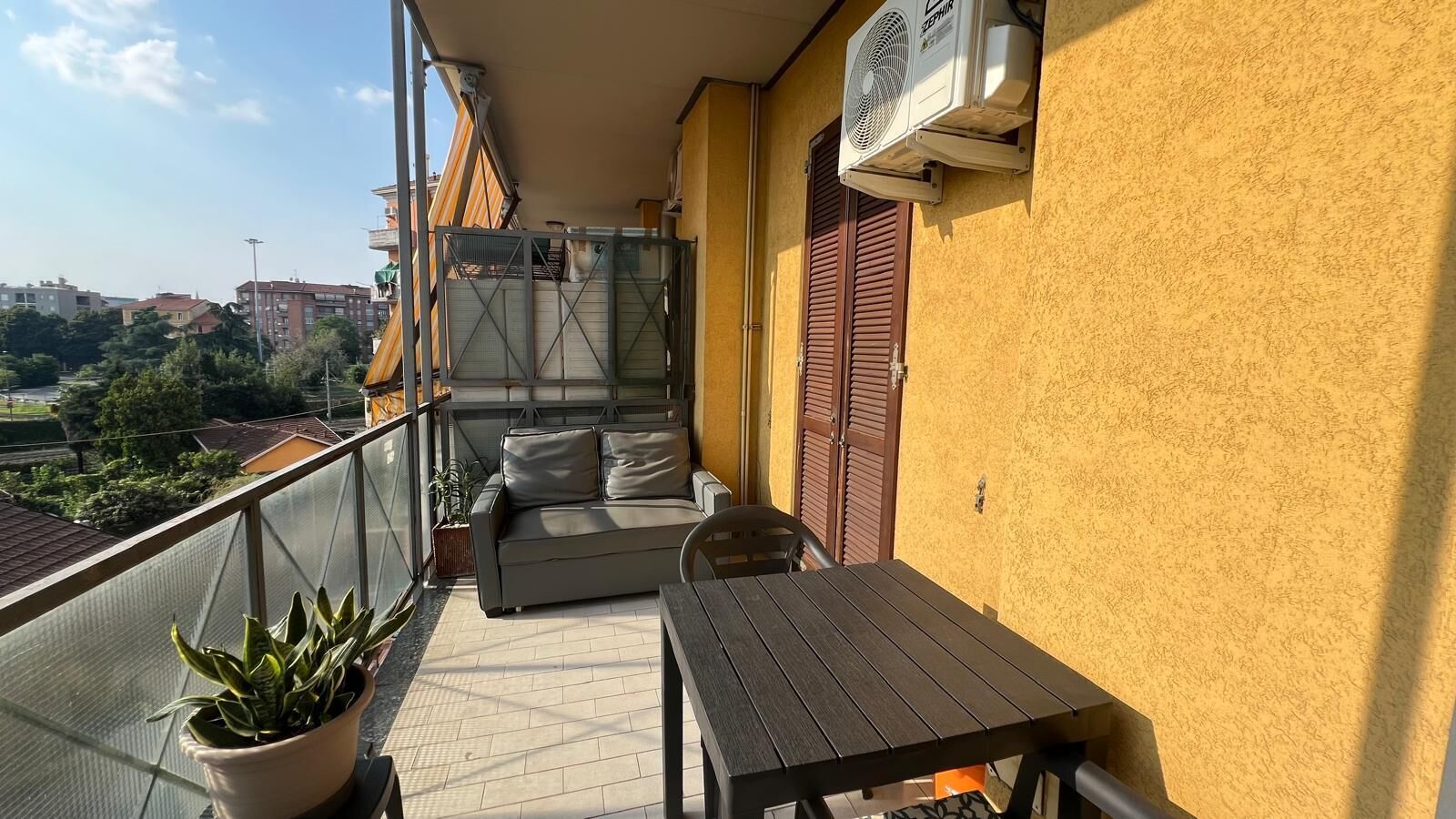 屋外ダイニングエリア