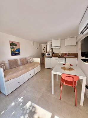 Interior - COSY apartment close to the sea (Fréjus)