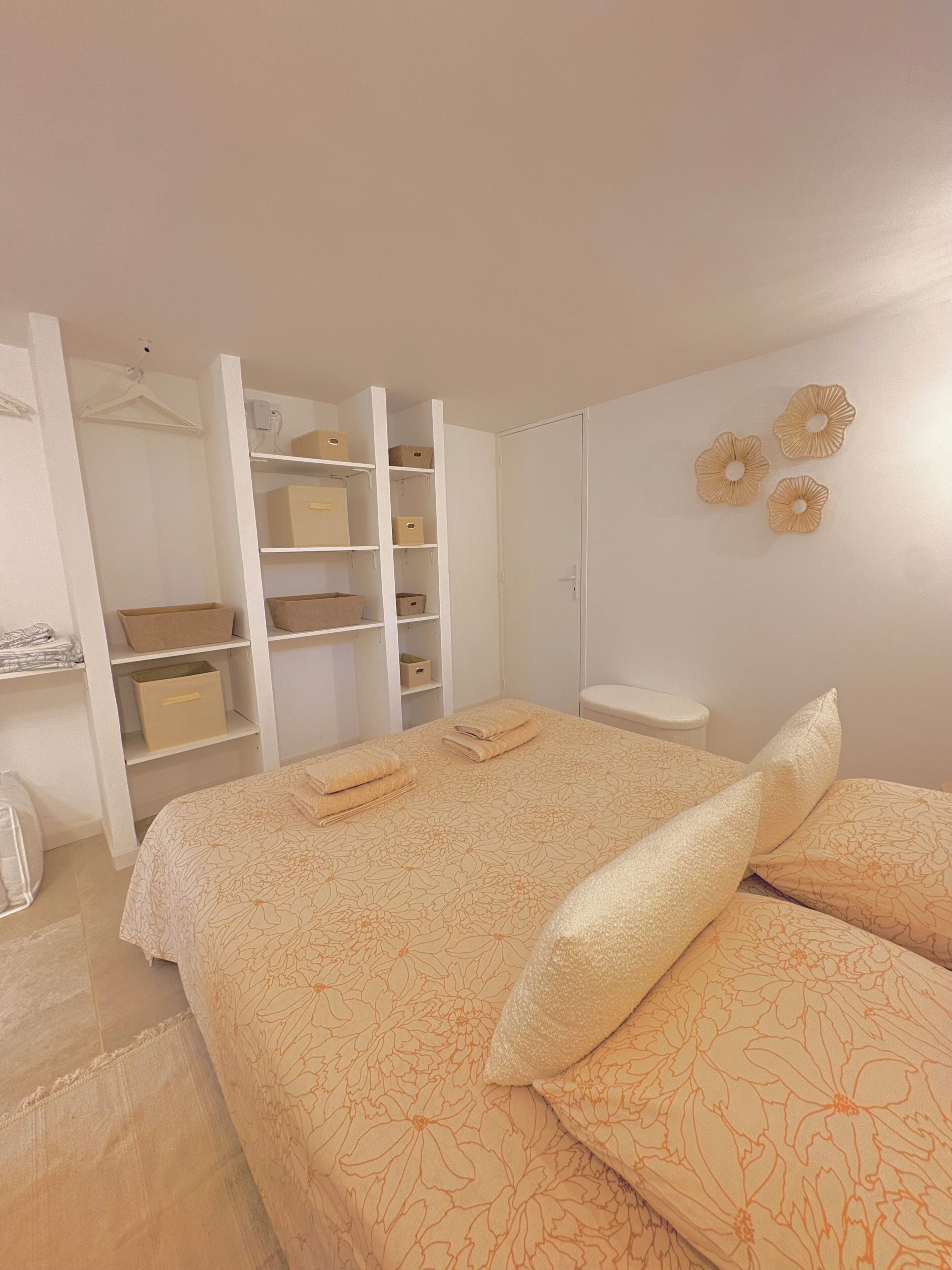 Internet, bed sheets