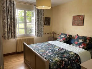 Room - Holiday Home 'Gite Des 3 Étangs' with Private Terrace, Garden and Wi-Fi (Echourgnac)