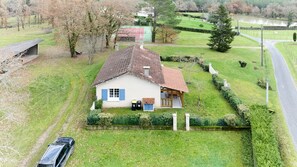 Exterior - Holiday Home 'Gite Des 3 Étangs' with Private Terrace, Garden and Wi-Fi (Echourgnac)