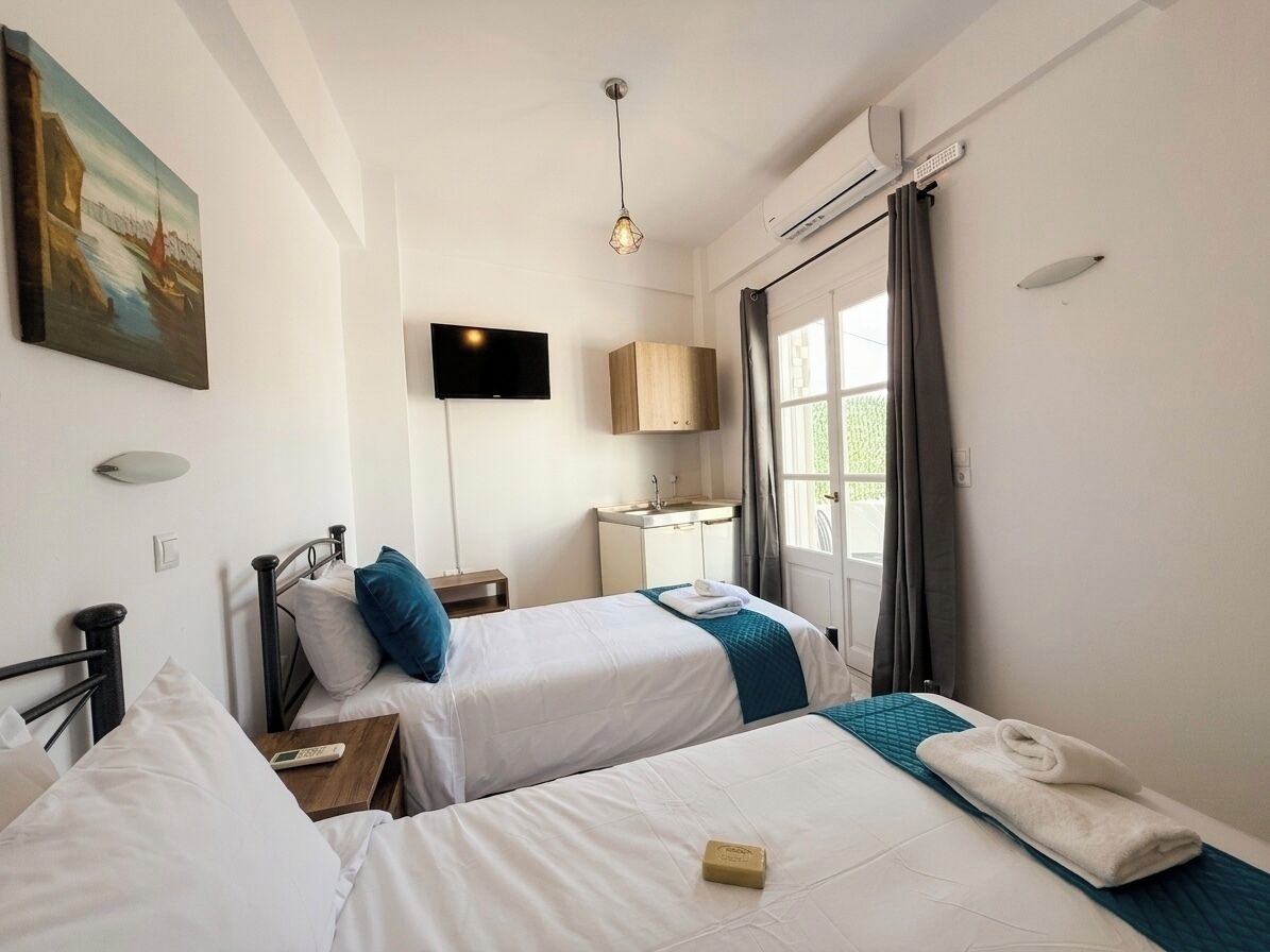 Zimmersafe, Schreibtisch, laptopgeeigneter Arbeitsplatz