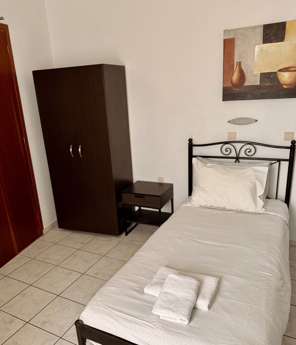 Basic Double or Twin Room, Balcony | In-room safe, desk, laptop workspace, blackout drapes