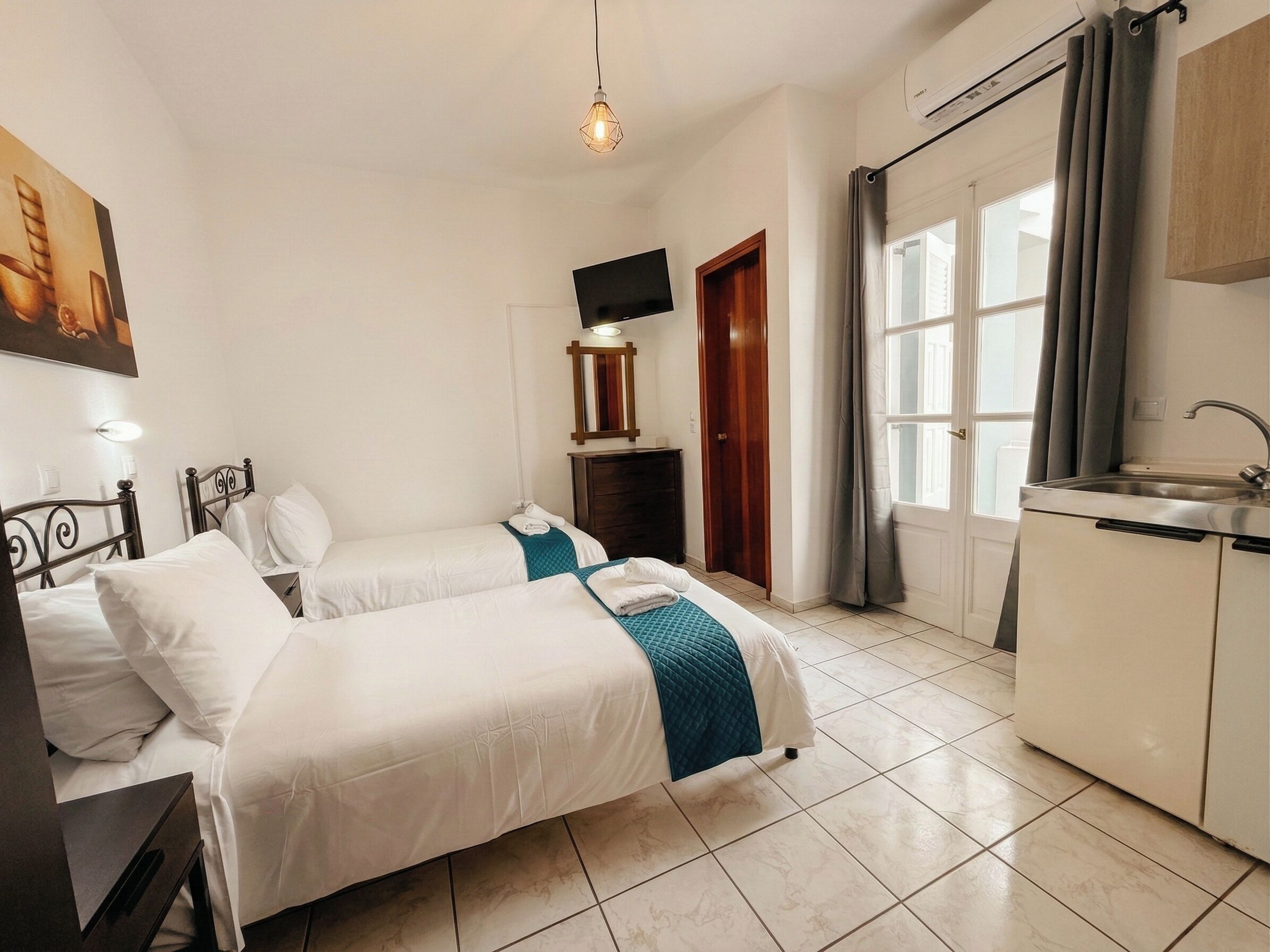 Chambre Double ou avec lits jumeaux, balcon | Coffres-forts dans les chambres, bureau