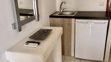 Classic-Doppelzimmer, Balkon, Meerblick | Eigene Küche | Mini-Kühlschrank, Kochgeschirr/Geschirr/Besteck