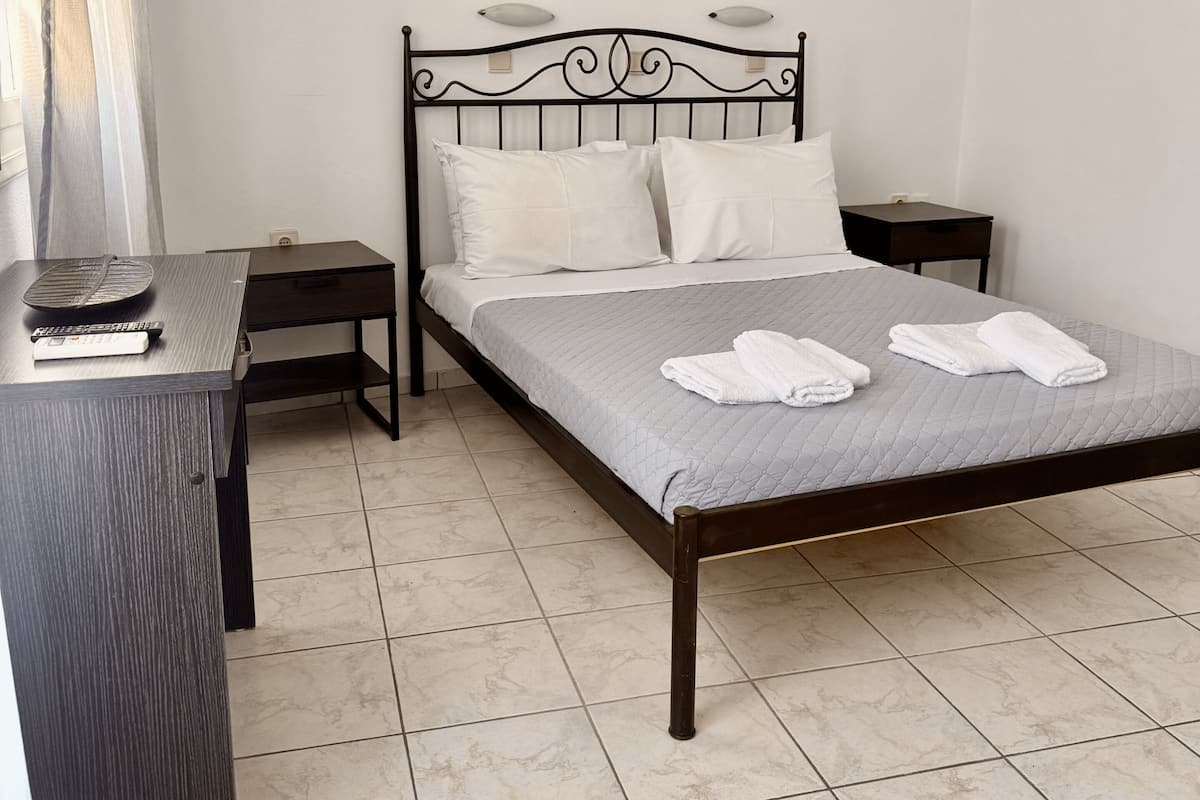 Basic Double Room, Balcony, Courtyard View | In-room safe, desk, laptop workspace, blackout drapes