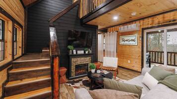 Smart TV, chimenea, videojuegos y futbolito