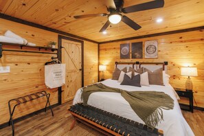 مكتب ومكواة/لوح كي وسرير سفر وواي فاي مجانًا