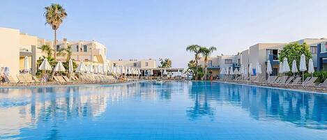 Piscine extérieure (ouverte en saison)