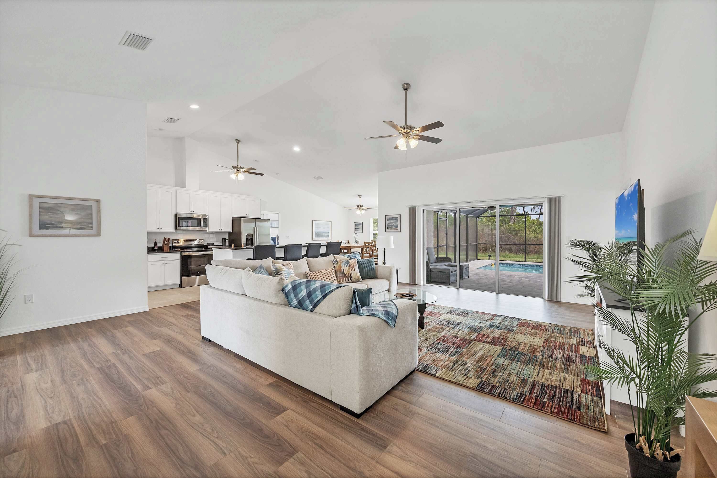 تلفزيون، مشغل دي في دي، مكتب