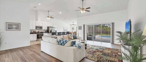 تلفزيون، مشغل دي في دي، مكتب