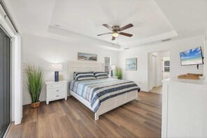 3 bedrooms, desk, iron/ironing board, WiFi - Navigate Stays Rotonda West New-Build Pool Retreat (Rotonda West)