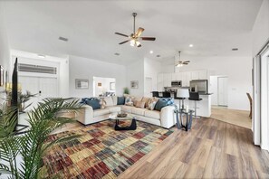 TV, DVD player, offices - Navigate Stays Rotonda West New-Build Pool Retreat (Rotonda West)