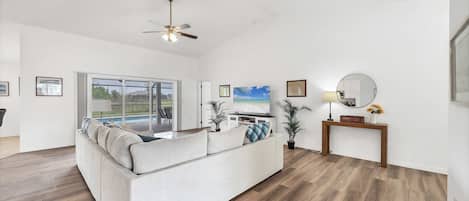 TV, DVD player, escritórios