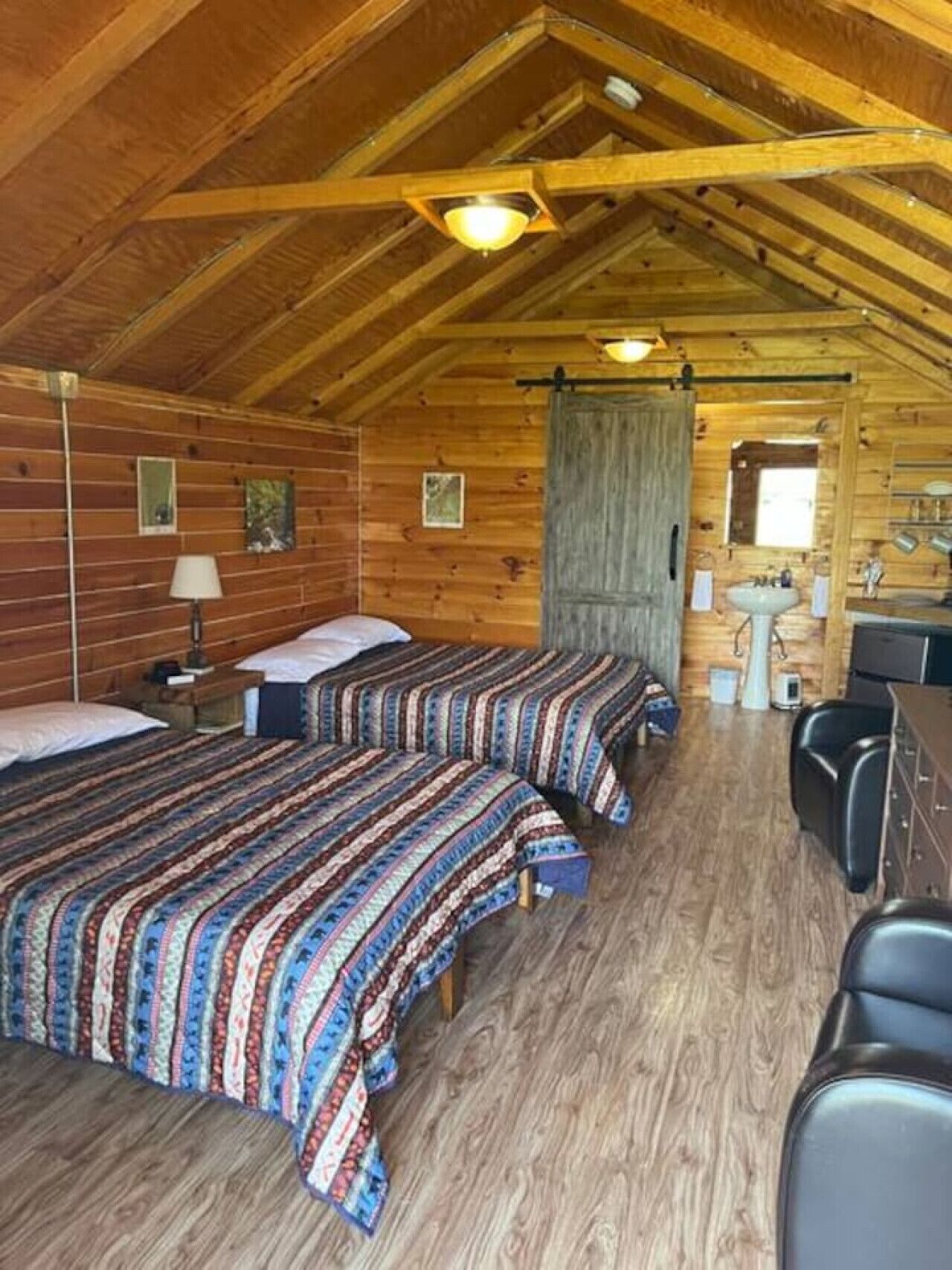 Desk, WiFi, bed sheets